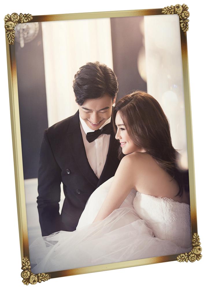 Eiri Kehykset Rahmen Rosen Metall Gold 15x20 cm