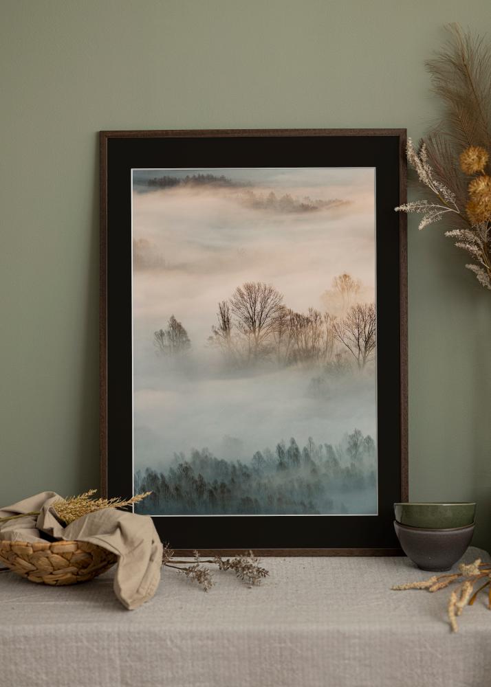 Ram med passepartou Rahmen Edsbyn Walnuss 35x50 cm - Passepartout Schwarz 24x30 cm