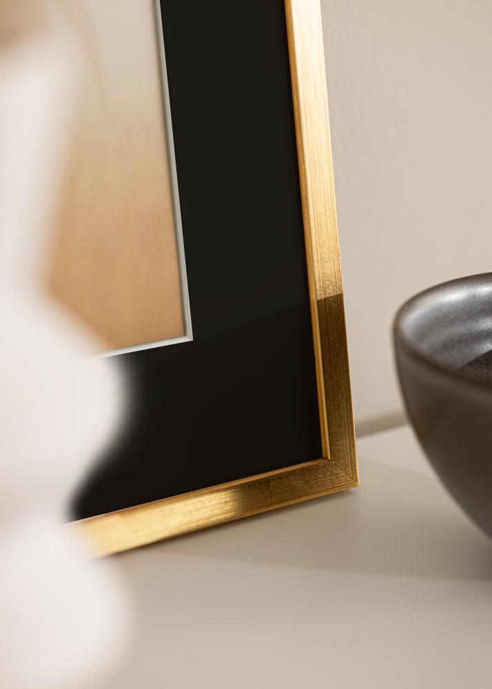 Ram med passepartou Rahmen Edsbyn Gold 32x45 cm - Passepartout Schwarz 10x12 inches